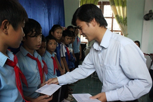 Trao tặng học bổng tại Quảng Bình