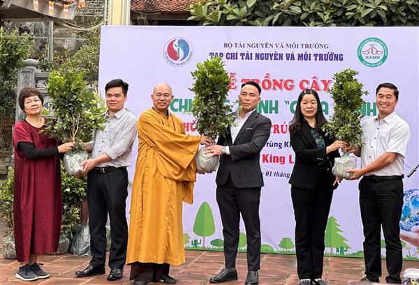Tạp chí Tài nguyên và Môi trường trồng 1008 cây tại chùa Phật Tích Trúc Lâm Bản Giốc, Cao Bằng